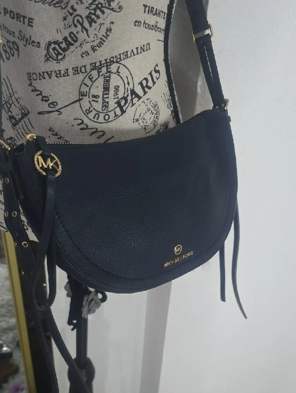 Michael Kors Dark Navy Leather Crescent Med Crossbody Bag W Gold Hardware (EUC)✨
